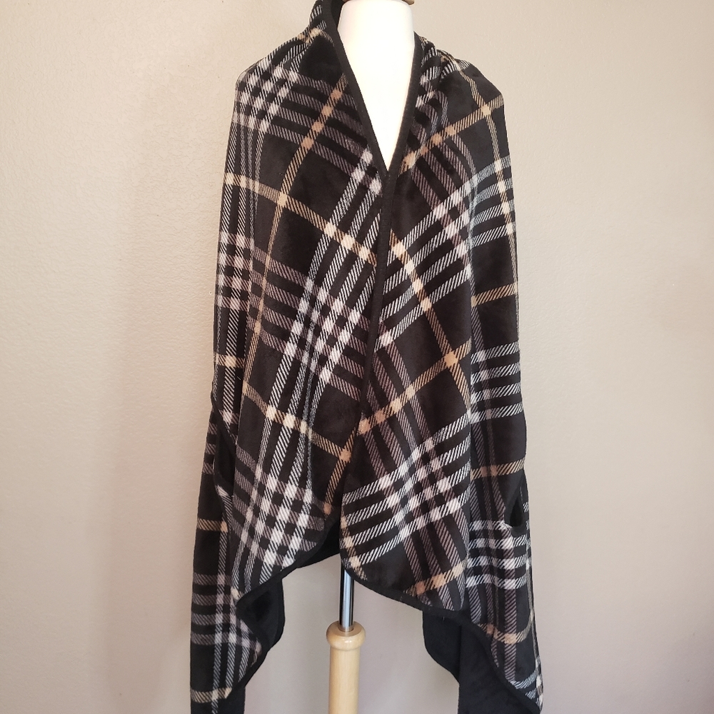Cuddl Duds Cardigan/Shawl with Hand Slots
